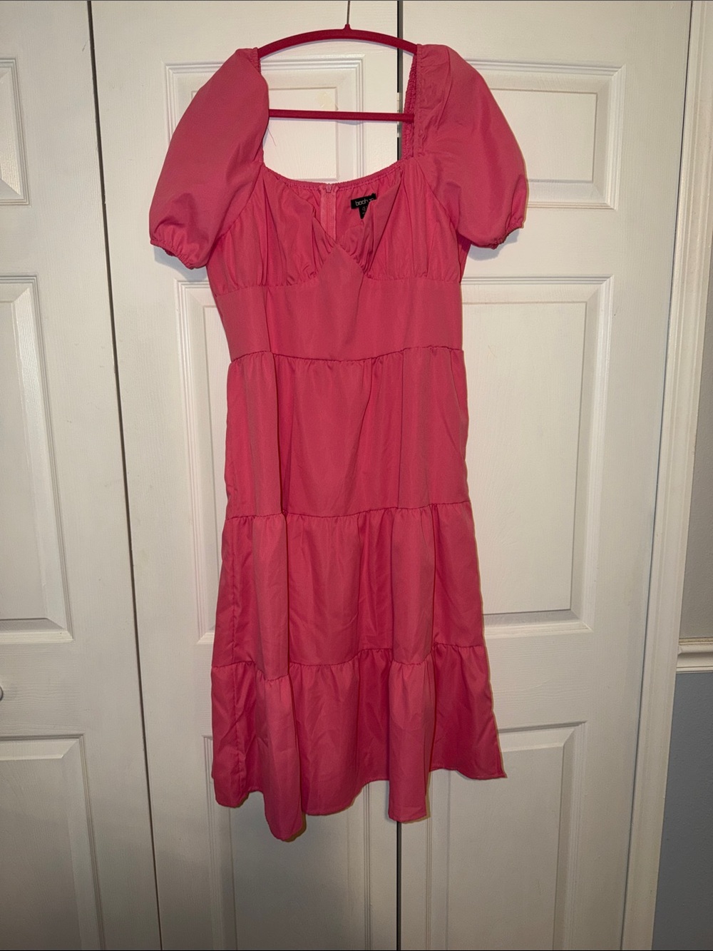 NWT boohoo Pink Tiered Puff-Sleeve Midi Dress